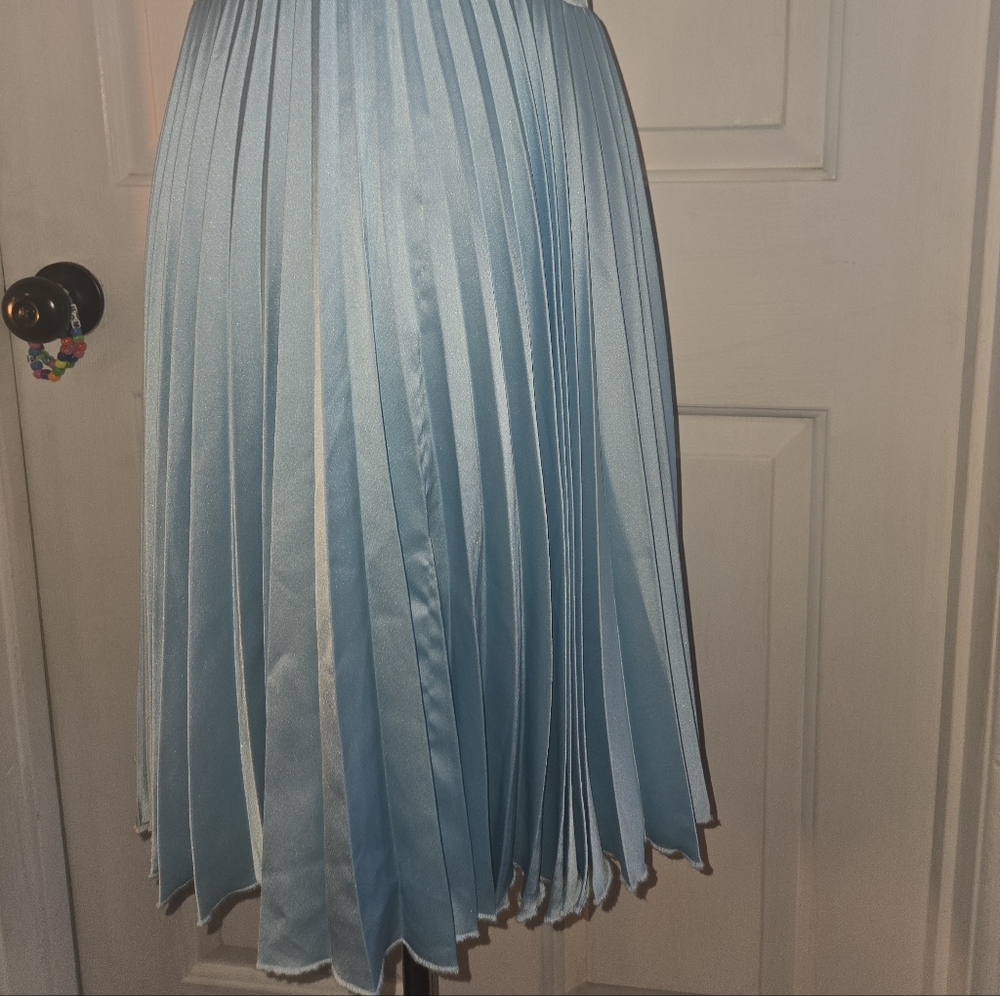 Abercrombie & Fitch Small Tall Light Blue Pleated Plunge Neckline Mini Dress - Picture 4 of 11
